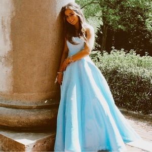 Selling this beautiful light blue Sherri Hill prom dress, size 0:)